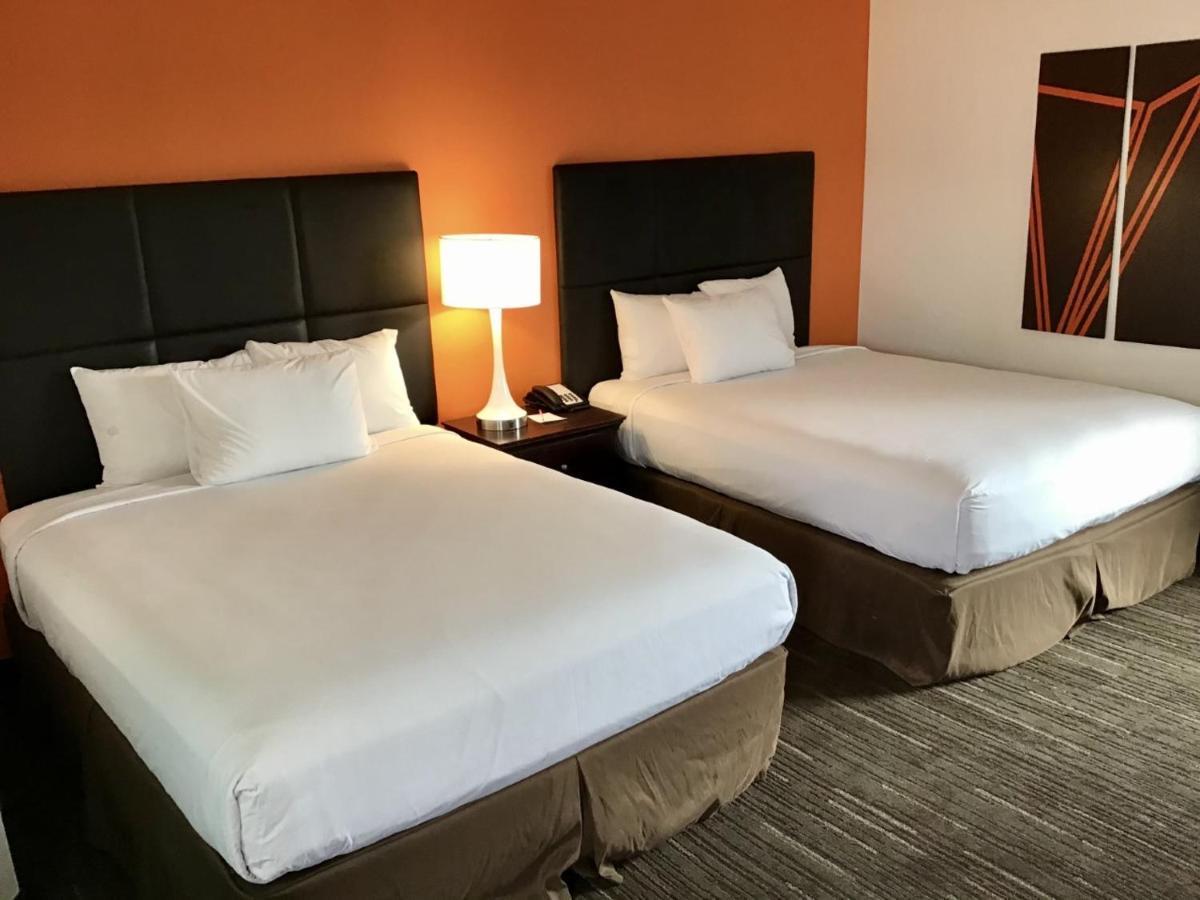 Howard Johnson By Wyndham Hotel