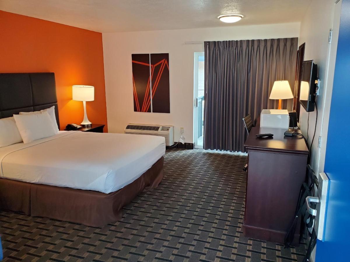 Howard Johnson By Wyndham