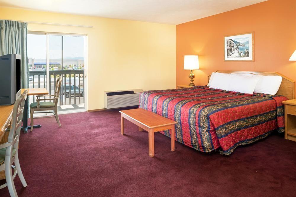 Howard Johnson By Wyndham Hotel